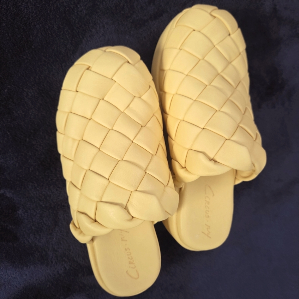 NWOT CIRCUS NY Julieta Clog in Pineapple Yellow, SIZE 6